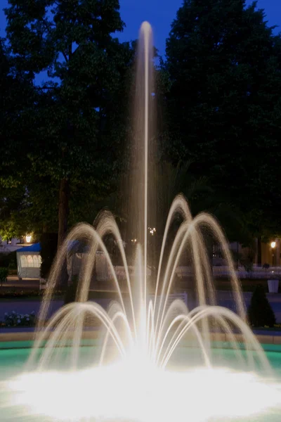 Fountain in the night — Stock Photo, Image