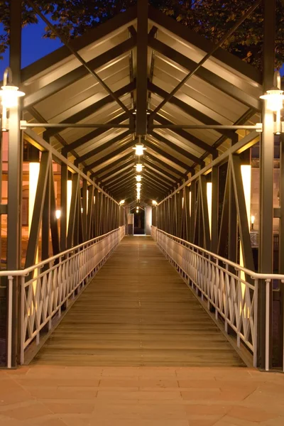 照明的桥 — 图库照片