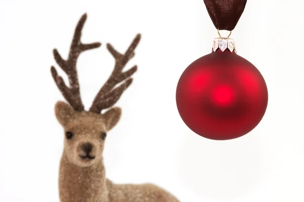 Bola de Navidad con renos —  Fotos de Stock