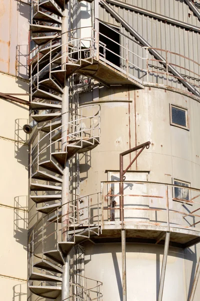 Fabrik mit Treppe — Stockfoto