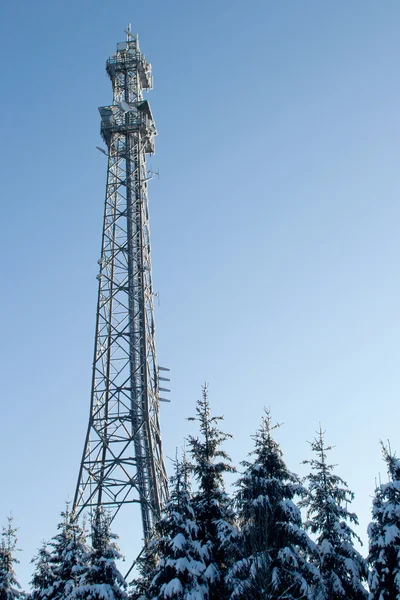 Radiomast på vintern — Stockfoto