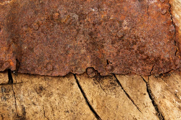 Ξύλο με σκουριασμένο μέταλλο — Φωτογραφία Αρχείου