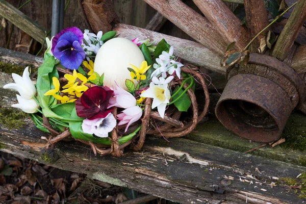 Old bench with easter basket — Stock Photo, Image