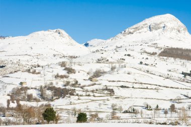 la gandara, cantabria (İspanya karlı dağlarda)