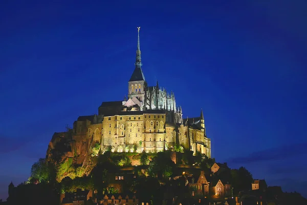 Mont st michel éjjel, normandia, Franciaország — Stock Fotó