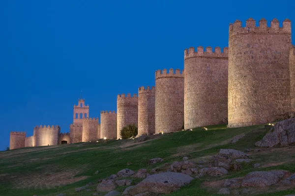 Paredes de Ávila ao entardecer, Castilla y Leon (Espanha ) — Fotografia de Stock