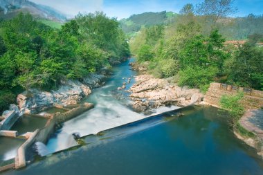 cantabria, İspanya içinde puente viesgo Nehri