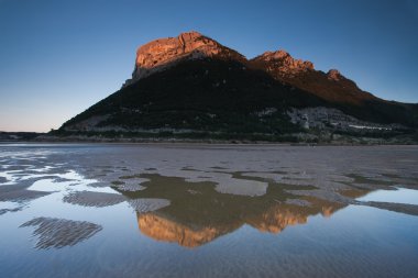 Reflect in the beach of Oriñon