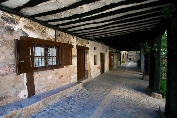 Улица в Poza de la Sal, Burgos, Spain — стоковое фото