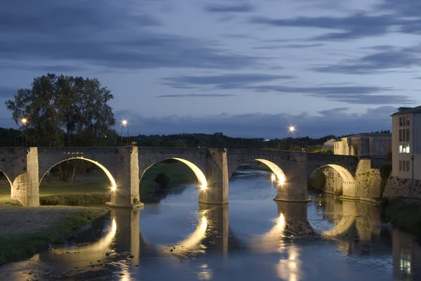 Oscureciendo en el Pont Vieux, Carcassonne, Francia — Foto de Stock