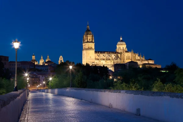 Salamanca v noci, castilla y leon, Španělsko — Stock fotografie