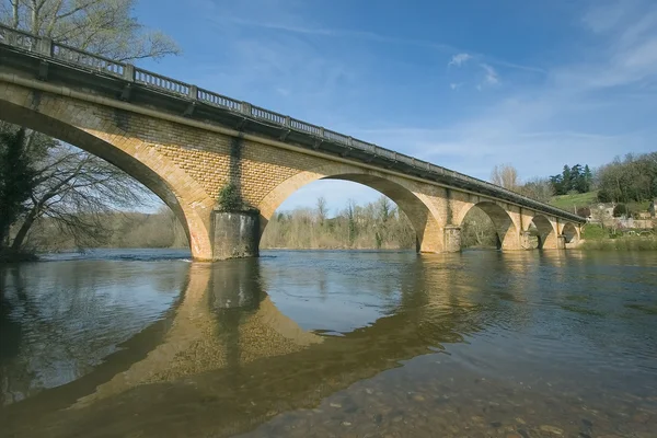Ponte sobre o rio Dordogna, França — Fotografia de Stock