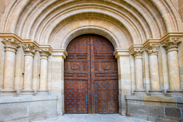 Porta da catedral de Ciudad Rodrigo, Salamanca (Espanha ) — Fotografia de Stock