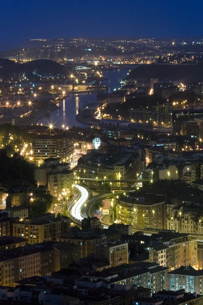Fiume di Bilbao di notte, Bizkaia, Spagna — Foto Stock