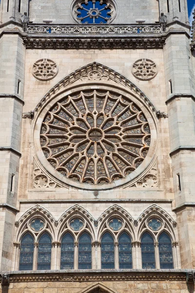 Gevel van de kathedraal van leon, castilla y leon, Spanje — Stockfoto