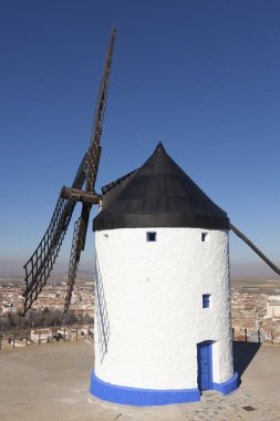 Consuegra, castilla la mancha, İspanya'da yel değirmeni