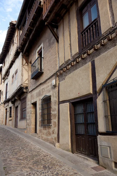 Улица в Frias, Burgos, Castilla y Leon, Spain — стоковое фото