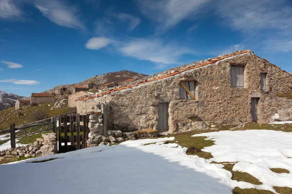 Chalupy v picos de europa, asturias, Španělsko — Stock fotografie