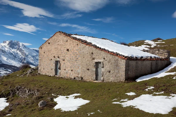 Chalupy v picos de europa, asturias, Španělsko — Stock fotografie