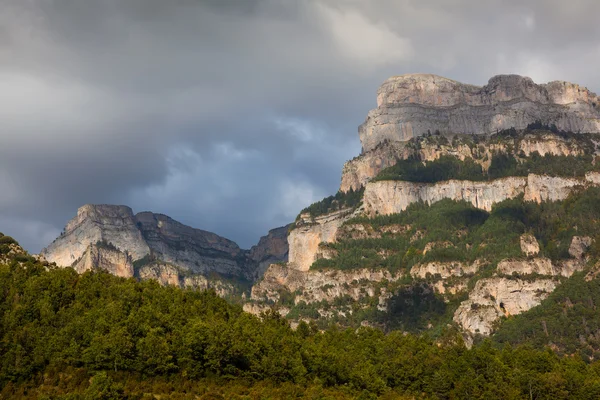 Die berge der schlucht von añisclo, ordesa nationalpark, huesca, spanien — Stockfoto