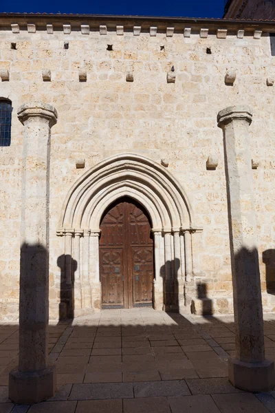 Kerk van fuentes de valdepero, palencia, Spanje — Stockfoto