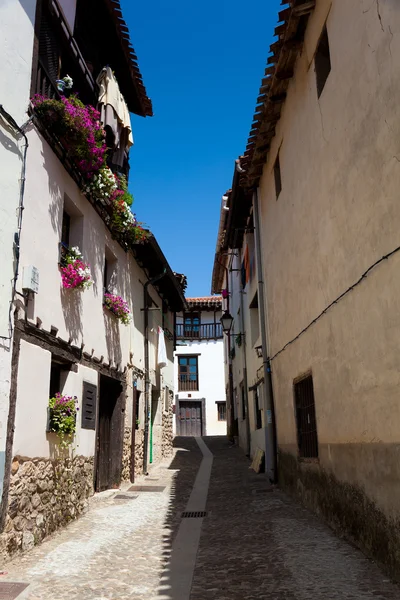 Straße von Covarrubias, Burgos, Kastilien und León, Spanien — Stockfoto