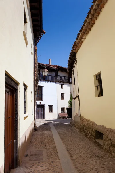 Улица Коваррубиас, Бургос, Кастилья и Леон, Испания — стоковое фото