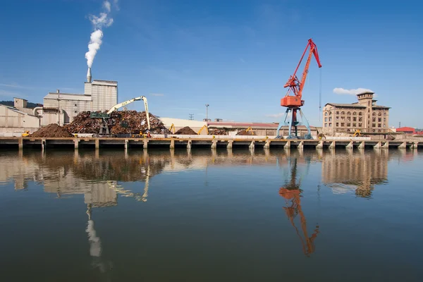 Industria în râul Nervion, Bilbao, Bizkaia, Spania — Fotografie, imagine de stoc