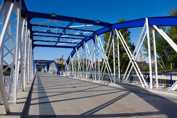 Metallic bridge of the Pilar, Zaragoza, Aragon, Spain — Stock Photo, Image