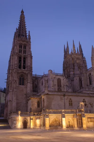 Einbruch der Dunkelheit in der Kathedrale von Burgos, Castilla y Leon, Spanien — Stockfoto