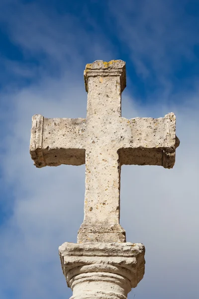 Cruz de piedra en Carrión de los Condes, Tierra de Campos, Palencia — Foto de Stock