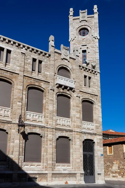 Antike Gebäude von correos, leon, castilla y leon, spanien — Stockfoto