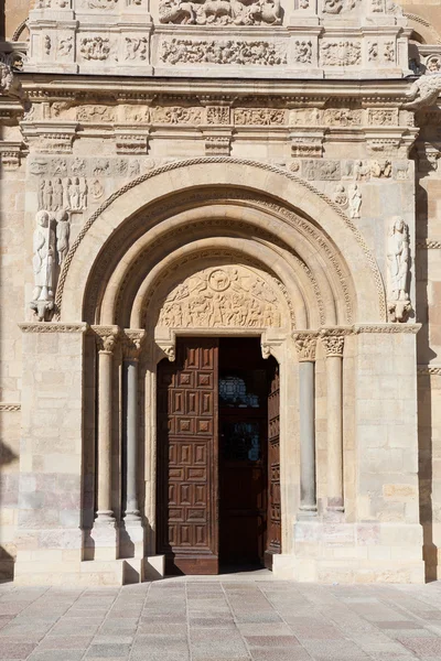 Βασιλική του san isidoro, leon, castilla y leon, Ισπανία — Φωτογραφία Αρχείου