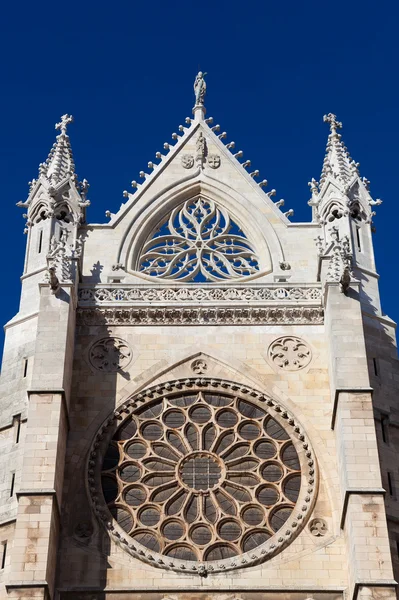 Rose window in the cathedral of Leon, Castilla y Leon, Spain — Stock Photo, Image