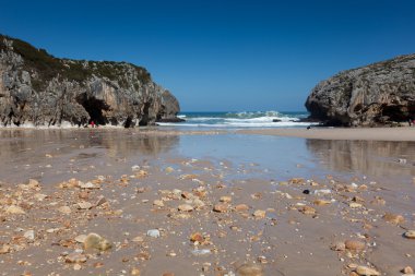 plaj deniz, mağara nueva de llanes, llanes, asturias, sp