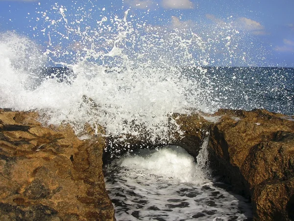 stock image Sea ​​waves and the rocks