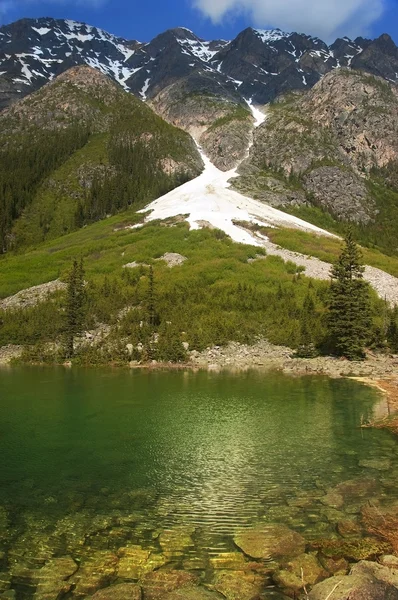 Emerald lake in Sabwatcha canyon — Stock Photo, Image