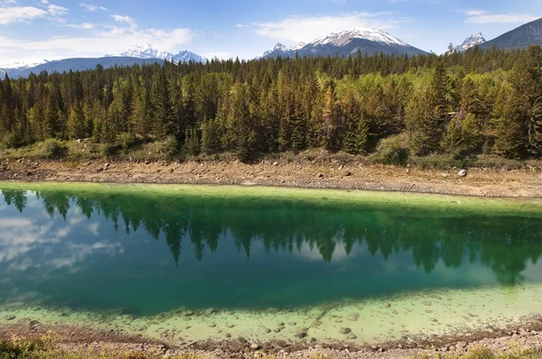 Smaragd tó. Banff, Alberta, Kanada — Stock Fotó