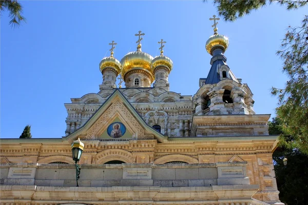 Złote kopuły kościoła — Zdjęcie stockowe