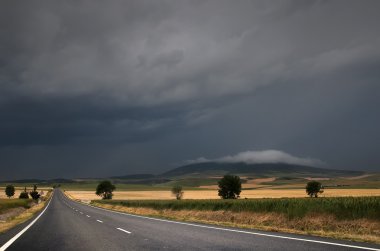 yol üzerinde fırtına