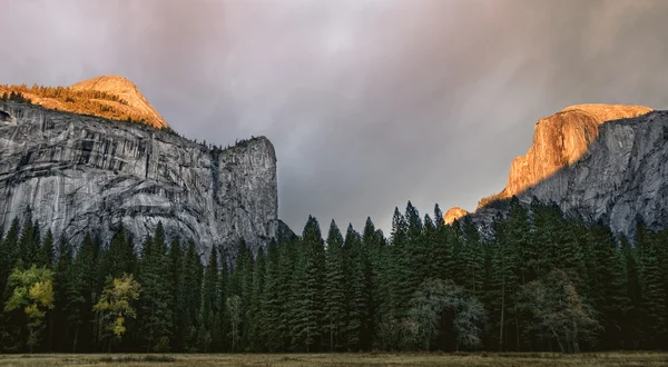 Yosemite zonsondergang — Stockfoto