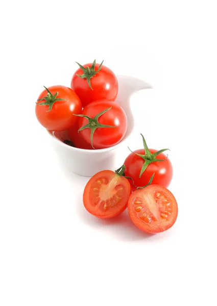 Tomates cereza aislados sobre blanco —  Fotos de Stock