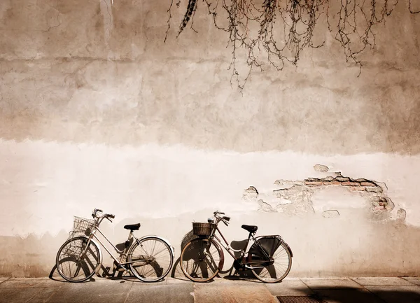 Велосипеды в итальянском старом стиле — стоковое фото