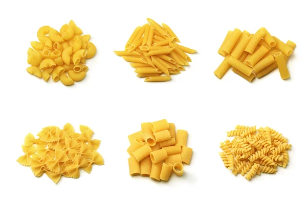 Olika italiensk pasta över vita — Stockfoto