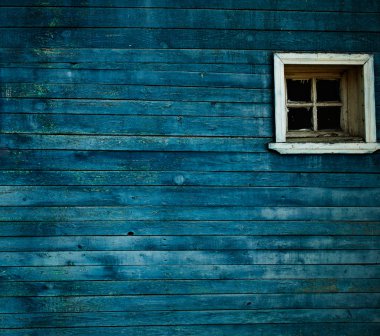 Mavi ahşap duvar, pencere
