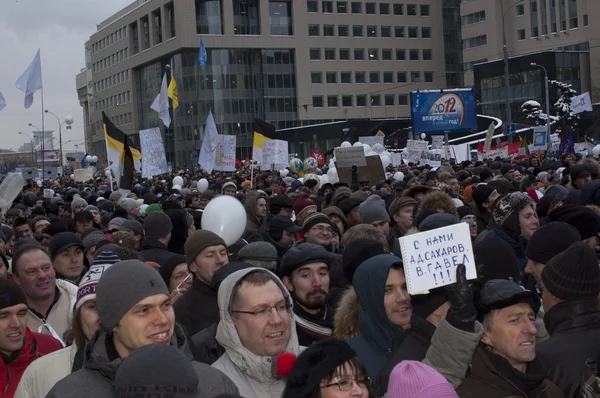 Moskau - 24. Dezember: 120 000 Demonstranten gehen auf die Straße. — Stockfoto