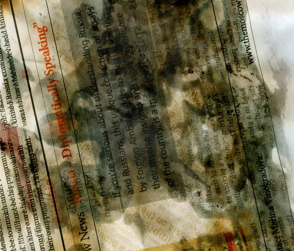Uitgewassen verbrande krant — Stockfoto