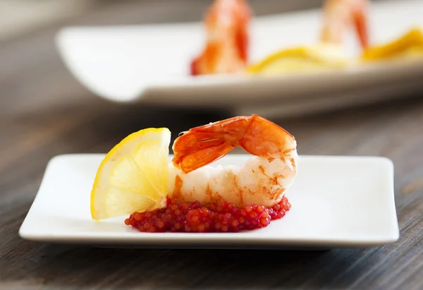 Easy appetizer with shrimp — Stock Photo, Image