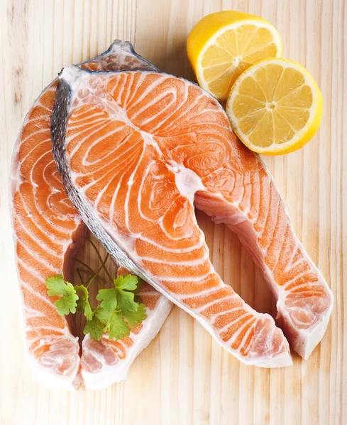Salmon fish on a cutting board, removed the top — Stock Photo, Image