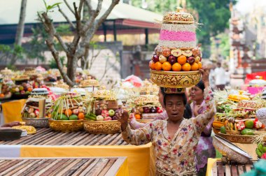 Balili kadın offerings kafasına